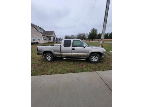 Photo 3 of 4 of 2001 Chevrolet Silverado 1500 LS Extended Cab